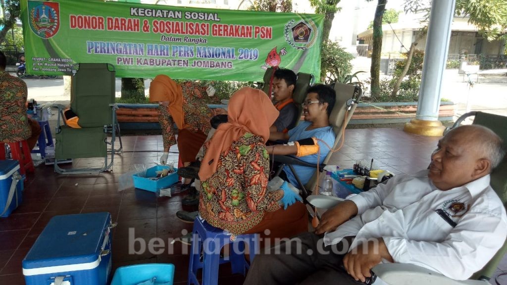 Peringati HPN 2019, PWI Jombang Gelar Donor Darah di Alun-alun