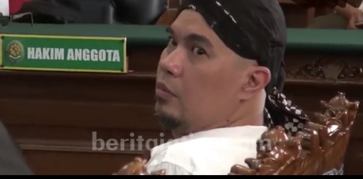 Gara-gara Ini Ahmad Dhani Ditegur Petugas