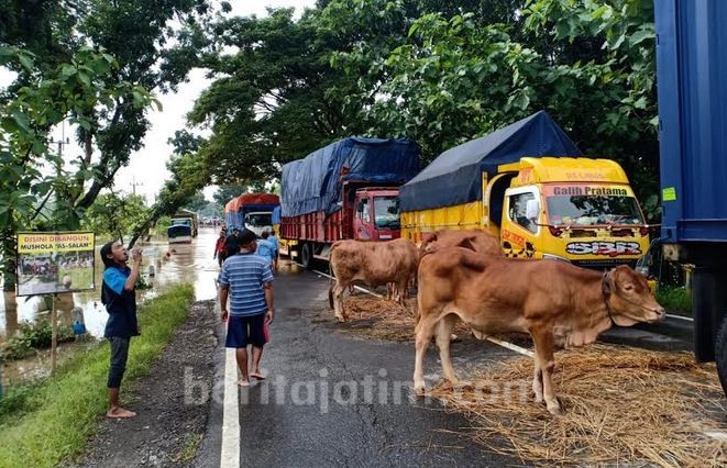 Banjir, Jalan Madiun – Ngawi Putus, Lalu Lintas Diarahkan Lewat Tol