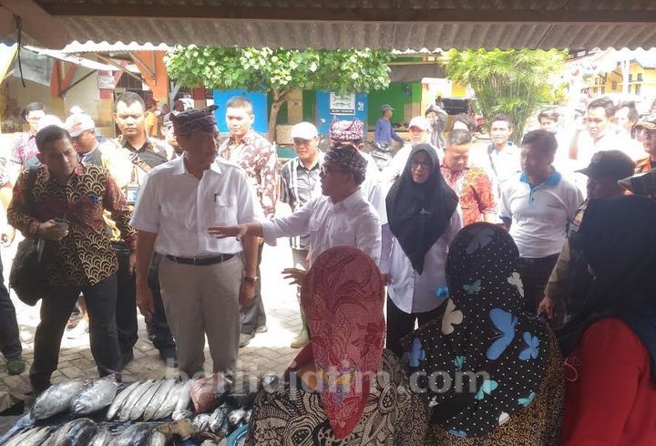 Nelayan Muncar Curhat ke Luhut Binsar Panjaitan