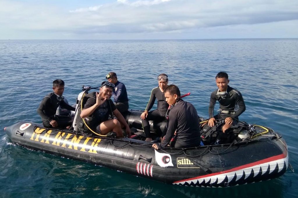 Prajurit Marinir TNI AL Makasar Monitoring Terumbu Karang