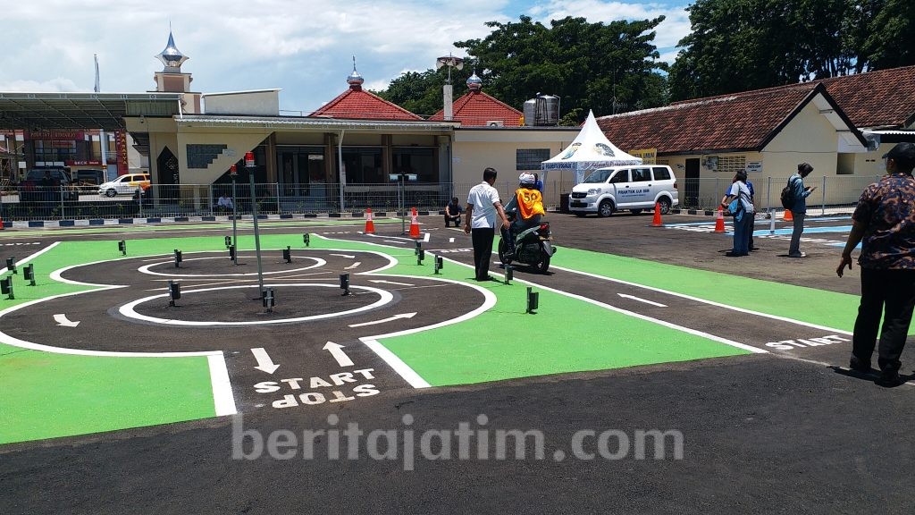 Ujian Praktek SIM di Sidoarjo, Pakai Sistem Sensor