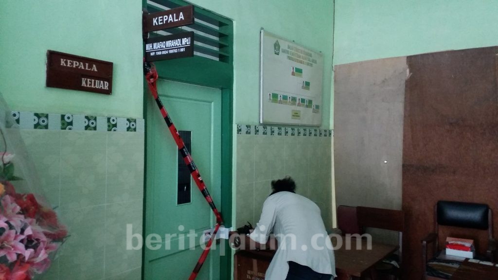 Ruang Kerja Kepala Kemenag Gresik Disegel KPK