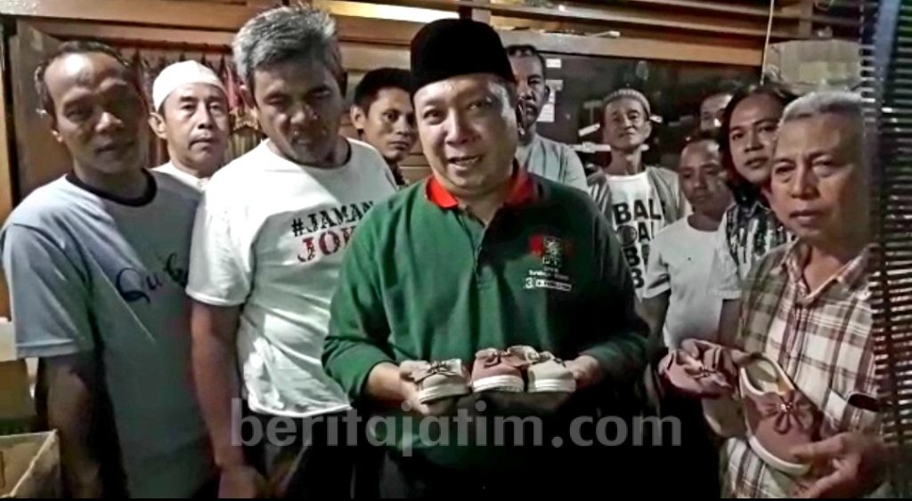Fandi Utomo Ajak Masyarakat Surabaya Beli Sepatu Karya Perajin Osowilangun