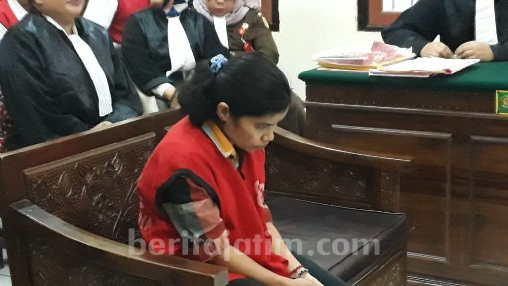 Dituntut 6 Tahun, Ibu Muda Ini Menangis