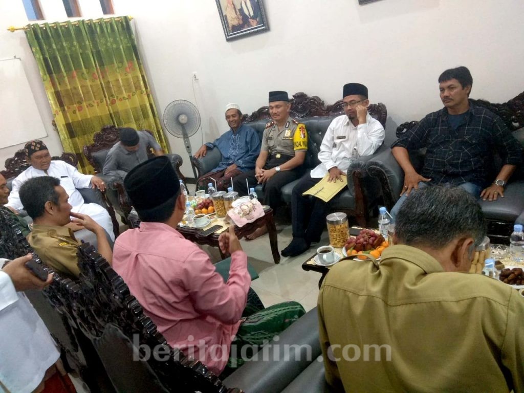 Isu Kiamat, Jemaah Diminta Membeli Pedang Rp 1 Juta