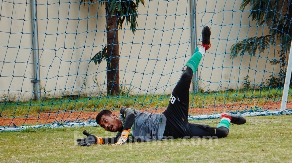 Lawan PS Tira, Persebaya Turunkan Mantan Kiper Persib Bandung