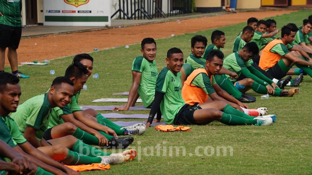 Krisis Lini Belakang, Persebaya Optimalkan Pemain yang Ada