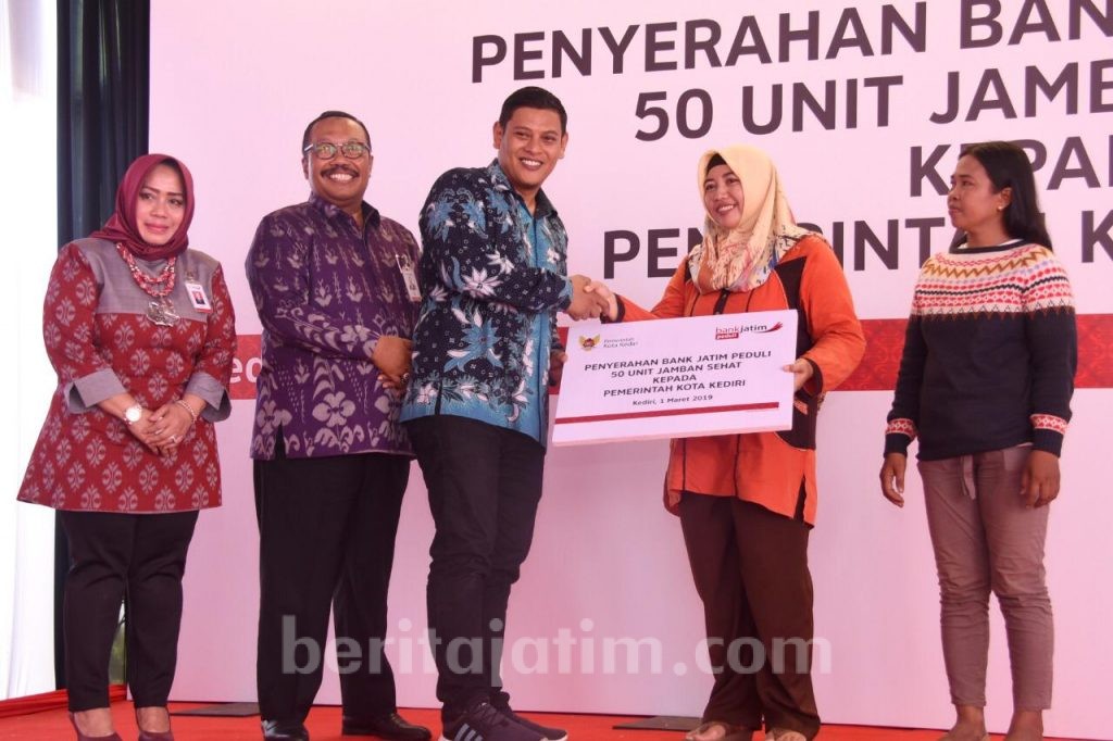 Terima Bantuan Jamban Sehat, Mas Abu Ingin Tak Ada Lagi Warga Kota Kediri Buang Air Besar ke Sungai