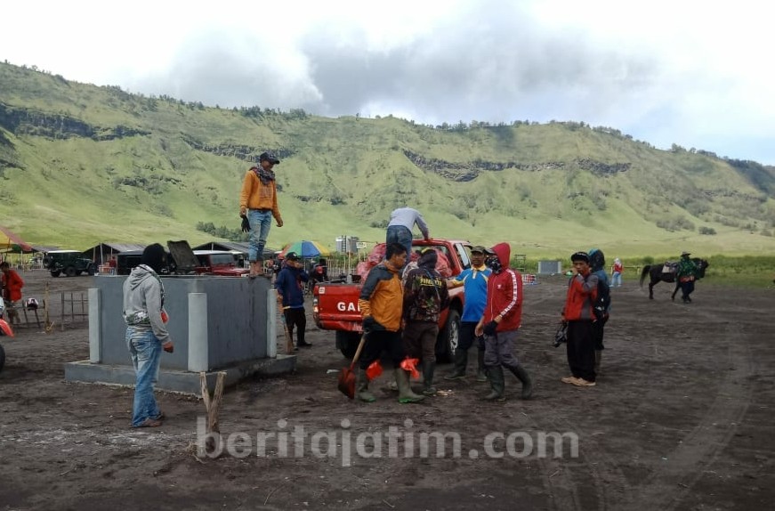 Peringati HPSN, Sampah Wisatawan Gunung Bromo Dibersihkan