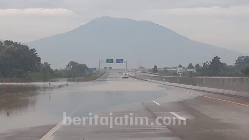 Genangan Surut, Tol Caruban- Madiun Sudah Bisa Dilalui Kendaraan