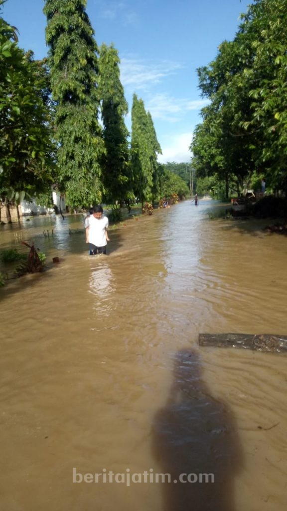 Banjir Rendam Rumah Ratusan Keluarga di Jember