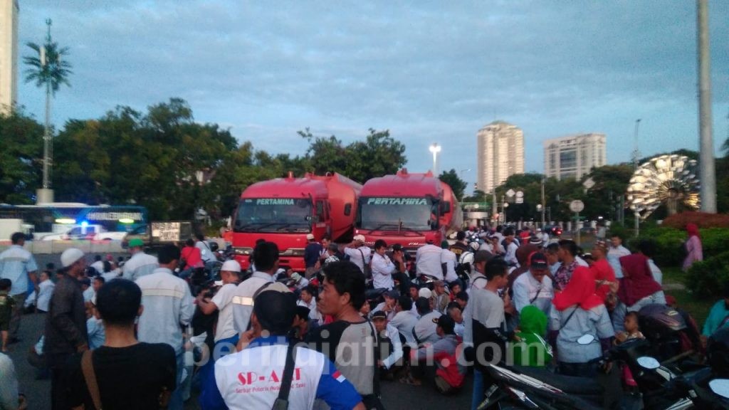 Dua Mobil Tangki Pertamina Dibajak