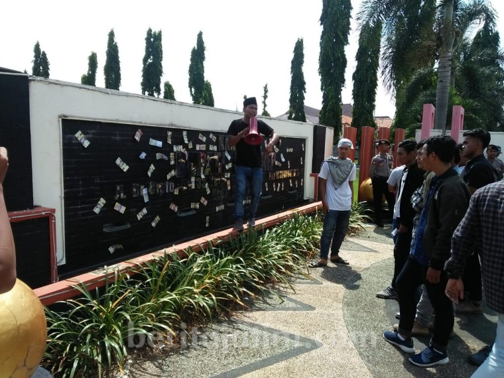 Mahasiswa Desak Pemkab Semenep Tutup Tambak Udang