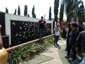 Mahasiswa Desak Pemkab Semenep Tutup Tambak Udang