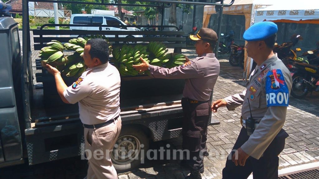 Gara-gara 6 Tandan Pisang, Pria Ini Digebuki Massa