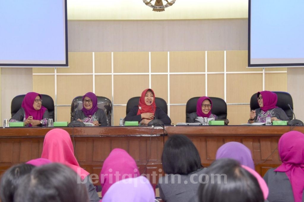 Salah Satu Program Kerja GOW Kota Kediri, Ziarah ke Makam Pahlawan