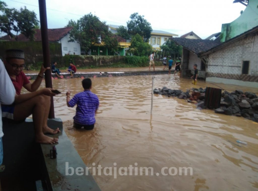 Banjir Masih Kepung Jember, Ratusan Keluarga Jadi Korban