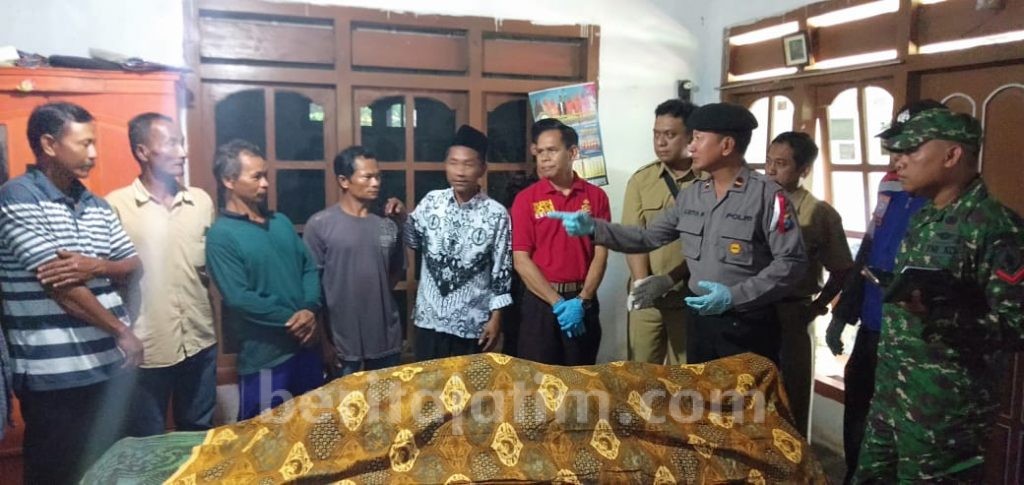 Kakek 70 Tahun Kendat di Pohon Kelor Lereng Kelud
