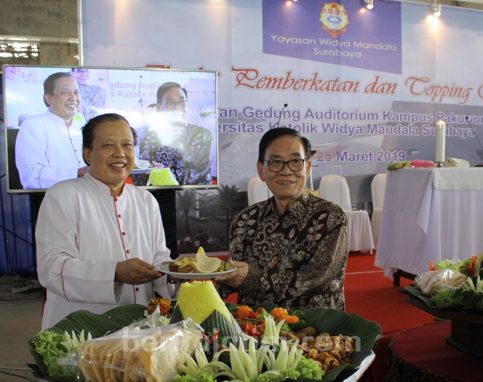 UKWMS Adakan Topping Off Pembangunan Gedung Auditorium Serba Guna