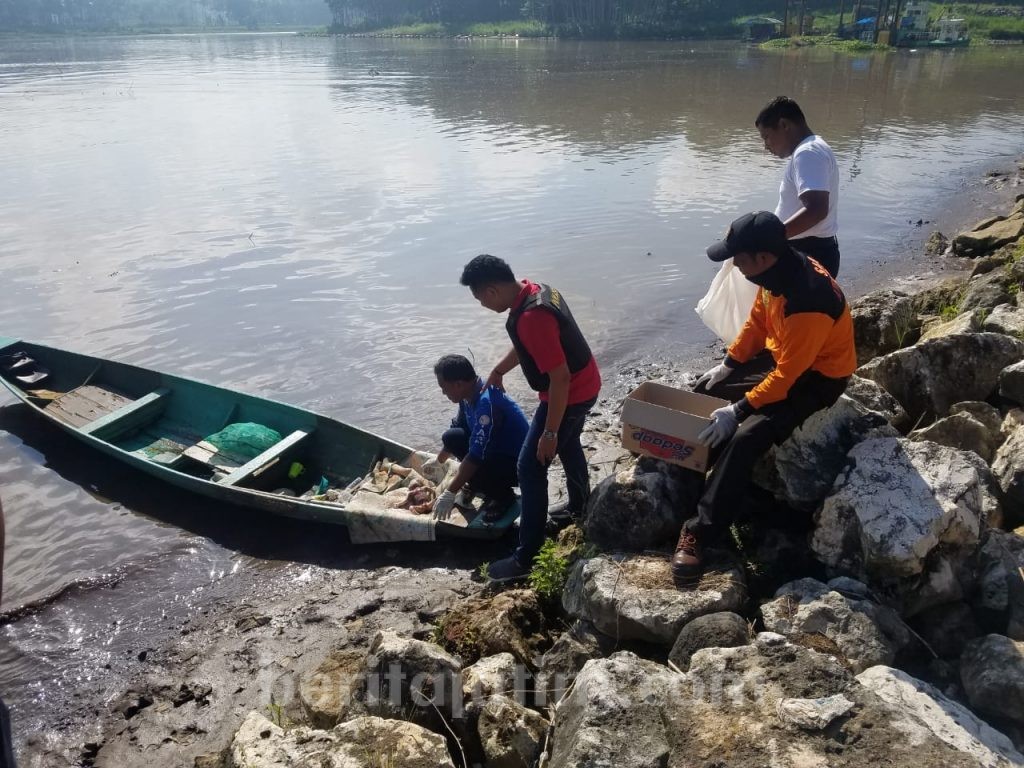 Bayi Laki-Laki Ditemukan Mengapung di Bendungan