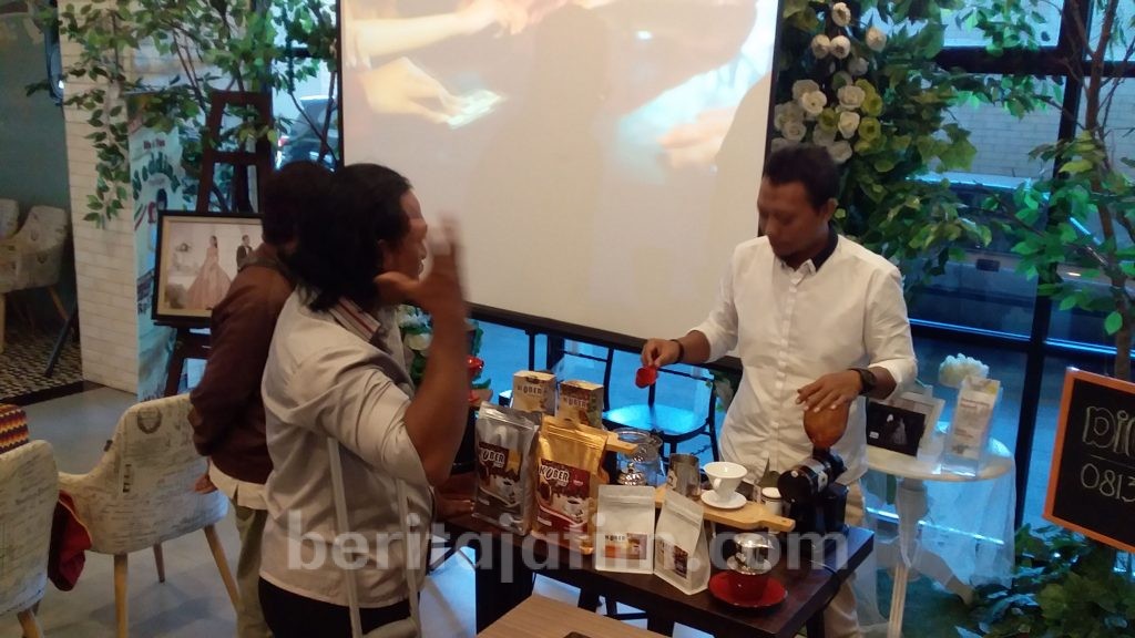 Saat Difabel Belajar Meracik Kopi