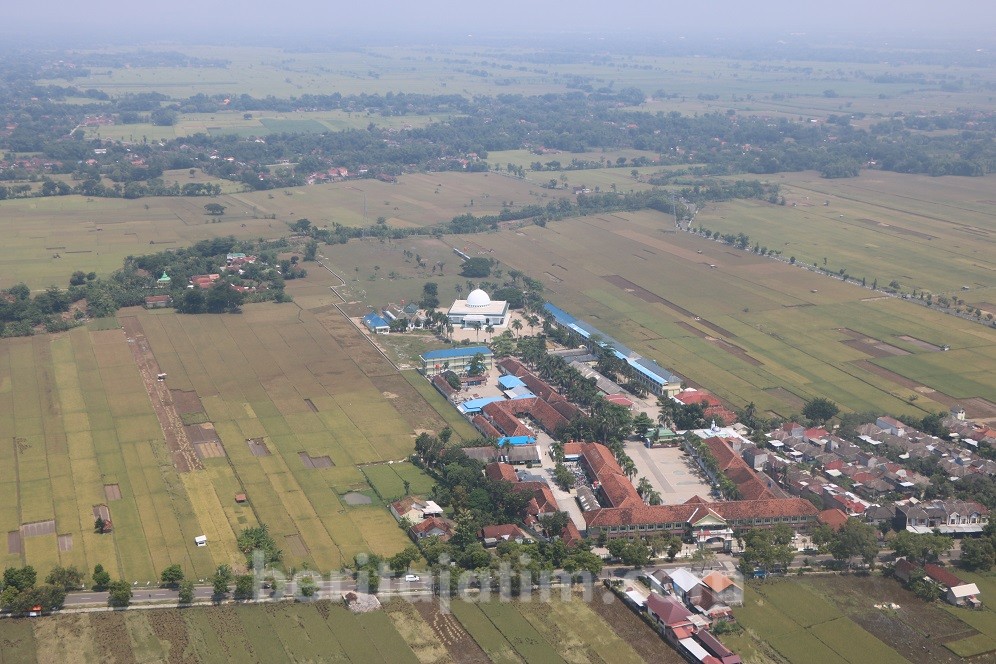 Helikopter TNI AU Pantau Kawasan Terdampak Banjir dari Udara