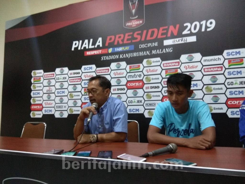 Baru Gabung Pagi, Aji Santoso Bawa Persela Raih Tiga Poin