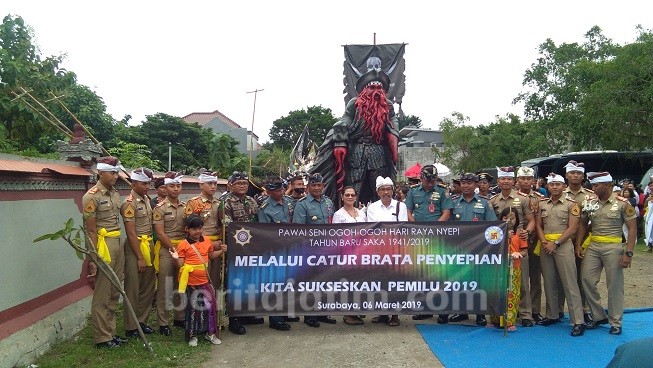 Usung Tema Pemilu, Umat Hindu Surabaya Ramaikan Pawai Ogoh-Ogoh