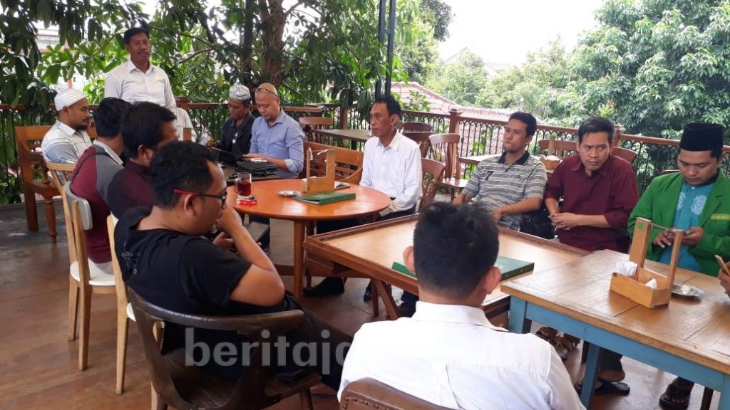 Tokoh Masyarakat dan Ormas Tolak Kedatangan Rocky Gerung di Tuban