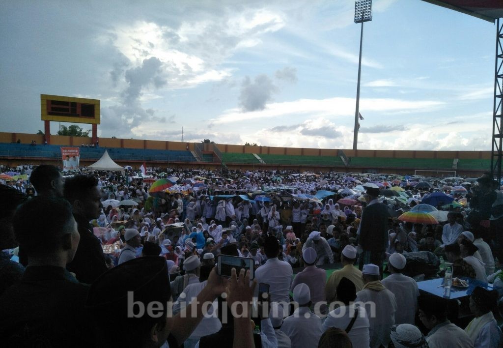 Di Tengah Hujan, KH Ma’ruf Amin Berharap Doa dan Dukungan Masyarakat Madura