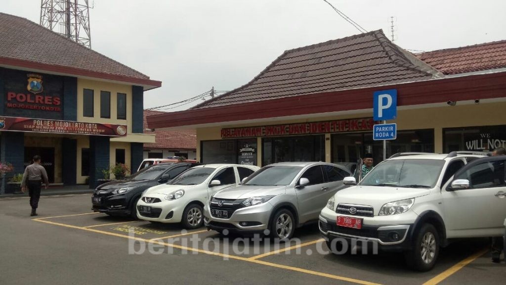 KPK Sita 3 Mobil di Mojokerto