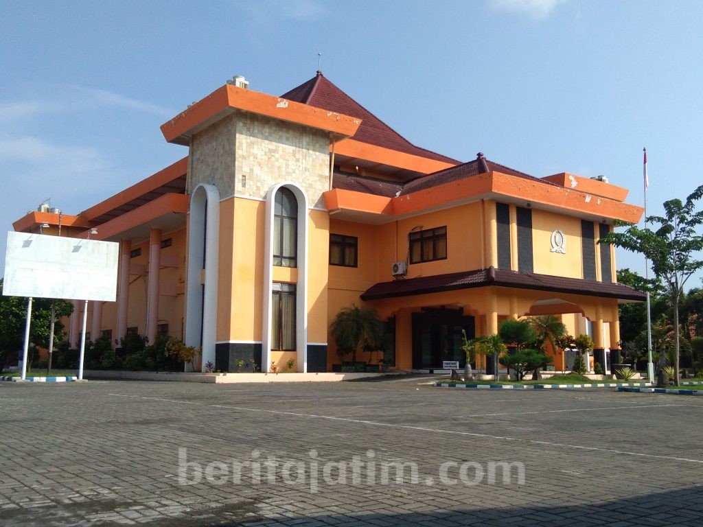 Diduga Gadaikan Mobil Dinas, Pejabat Pemkab Sampang Tak Disanksi