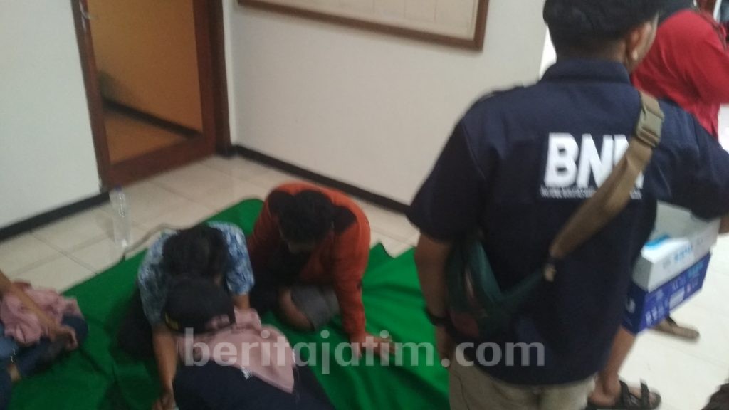 Dites Urine, Dua Cewek Penghuni Kos Terindikasi Narkotika