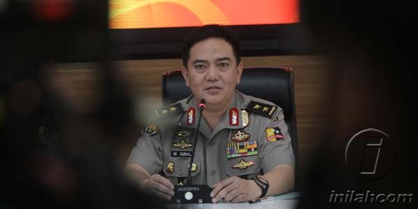 Polri Amankan Mobil Ambulan Berlogo Partai Berisi Batu