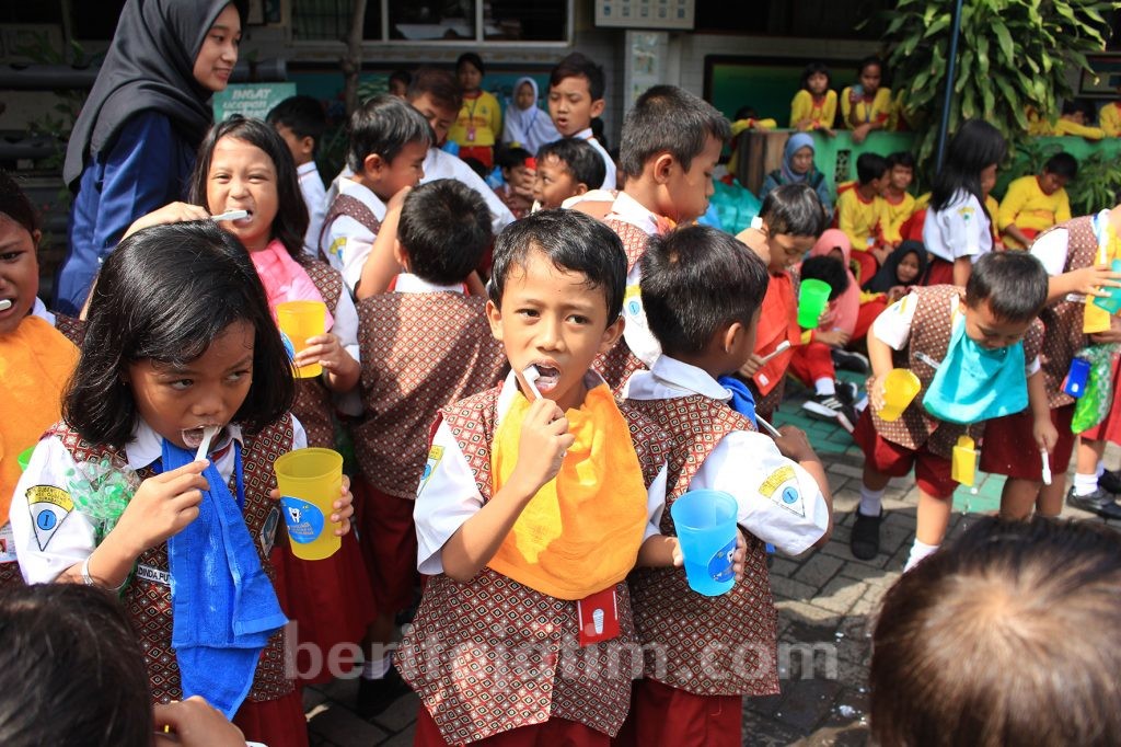 POP! Hotel Gubeng Surabaya Ajak Anak-anak Sikat Gigi