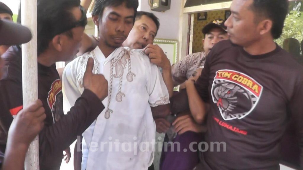 Sembunyi di Atap Rumah, Pencuri Dibedil