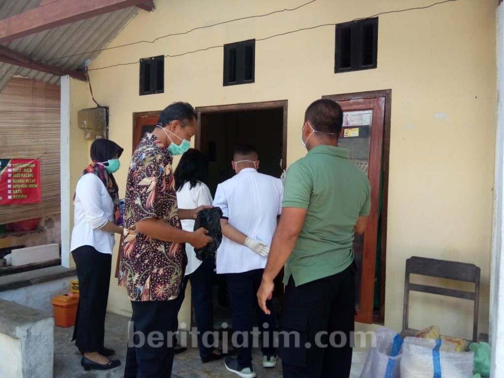 Kakek Sebatang Kara Membusuk di Rumahnya