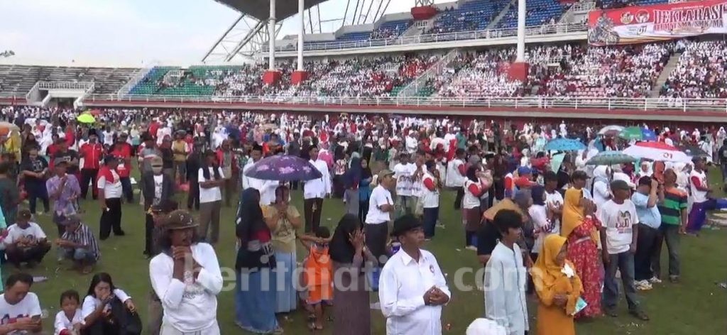 Lagu Ya Lal Waton Antar Jokowi Akhiri Kampanye di Jember
