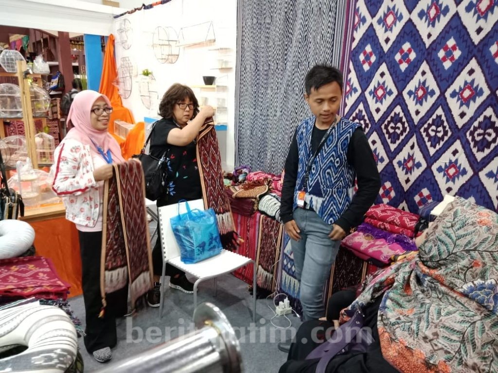 Mitra Binaan Pelindo III Ikuti Pameran Inacraft