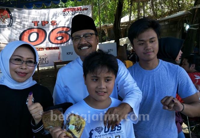 Sarungan dan Baju Putih, Gus Ipul: Usai Pilpres, Kabeh Sedulur Kabeh Makmur