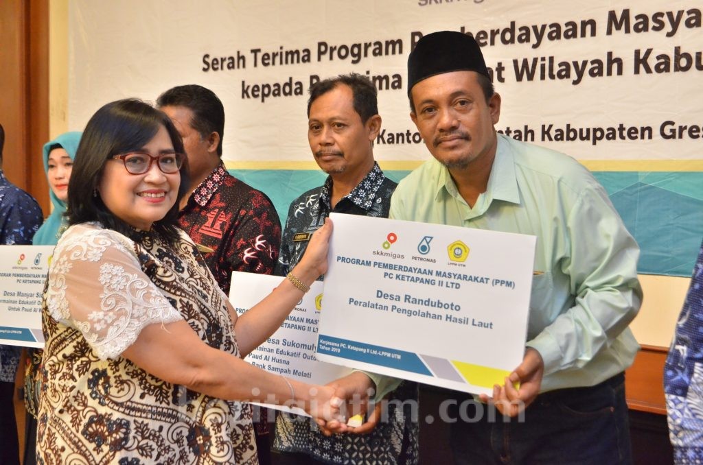 Petronas Carigali Beri Bantuan Program Untuk Enam Desa di Gresik