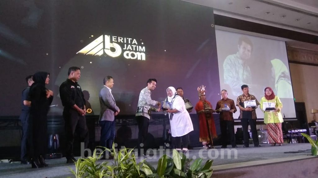 6 Tokoh Inspiratif Dapat Penghargaan dari Beritajatim.com
