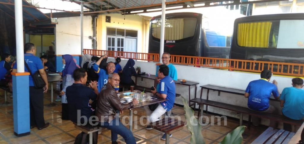 Arema Day, ASN Pemkab Malang Kompak Pakai Jersey Biru Singo Edan
