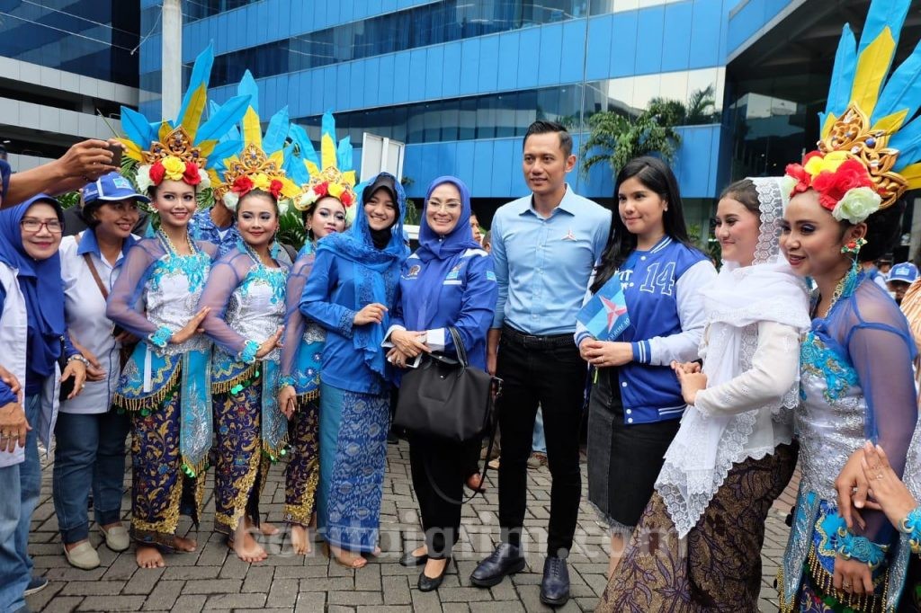 Hadiri Pidato Politik AHY, Ini yang Dilakukan Caleg DPR RI Lucy Kurniasari