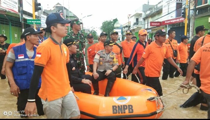 Sungai Kemuning Meluap, Kota Sampang Banjir