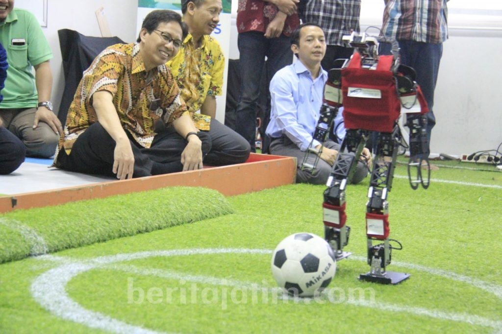 Tim Robotika ITS Siap Raih Juara dalam KRI Regional IV
