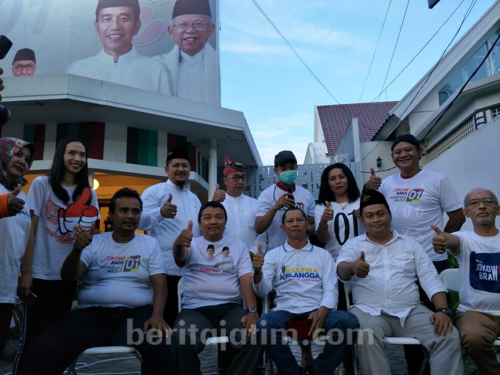 Yakin Menang, Relawan Jokma Jatim dan Ksatria Airlangga Cukur Gundul