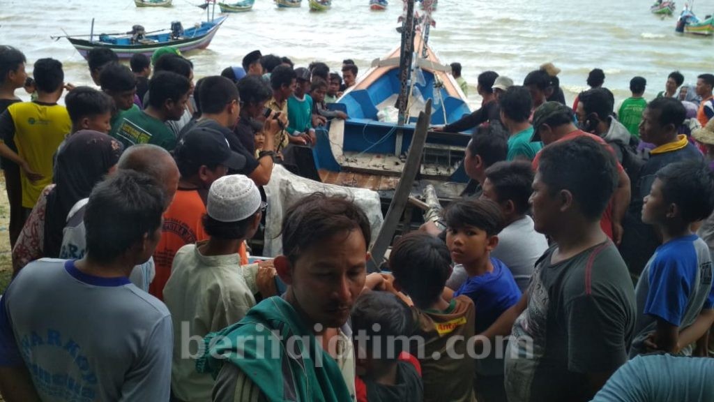 Perahu Nelayan Terbakar di Tengah Laut, 2 Korban Selamat, 1 Hilang