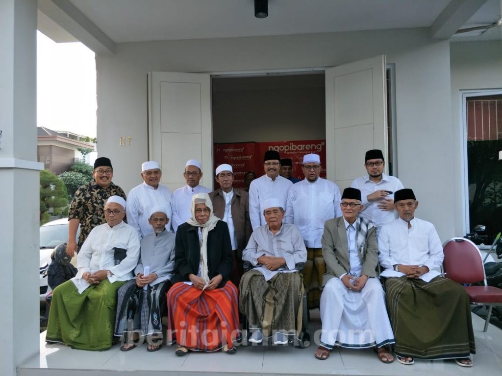 Lupakan 01 dan 02, Ini Seruan Kiai Sepuh Pendukung Jokowi dan Prabowo